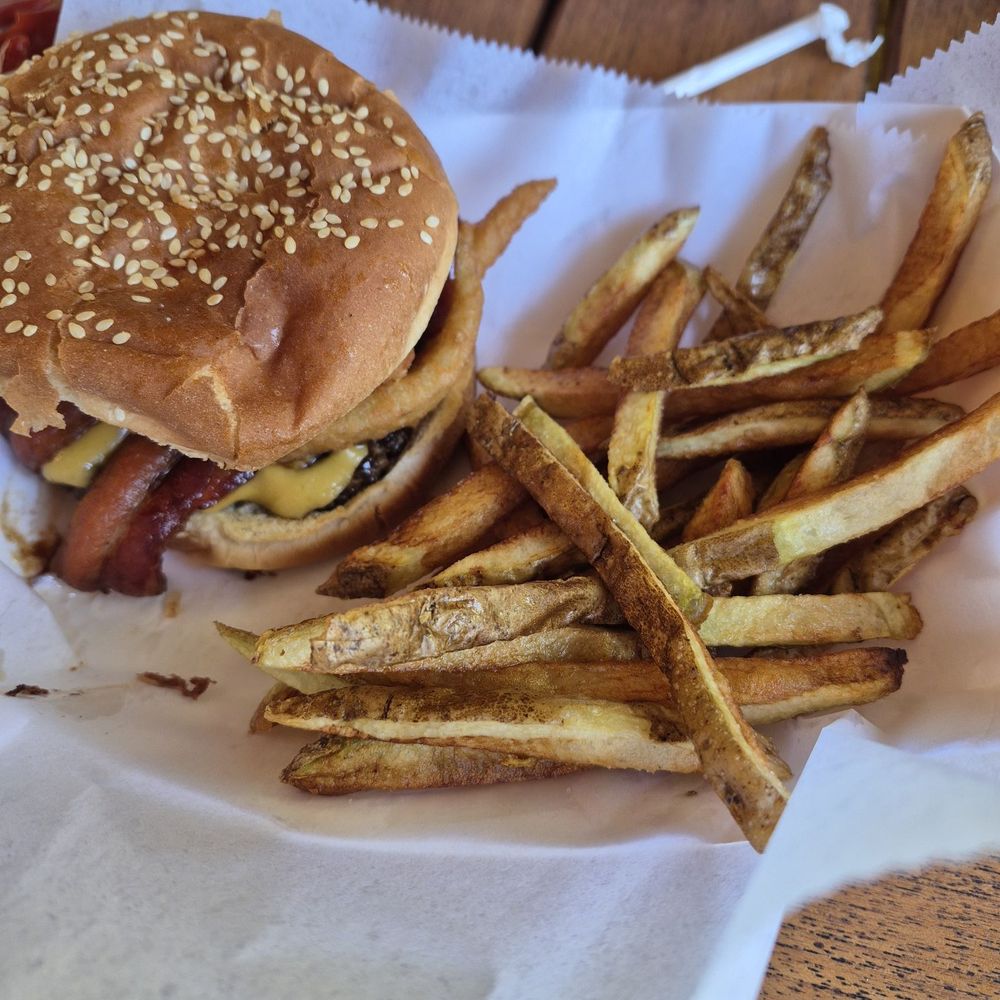 Parrot Mountain & Gardens - Smokehouse burger from the cafe - Parks Near Me - Pigeon Forge, Tennessee Parrot Mountain & Gardens - Smokehouse burger from the cafe - Parks Near Me - Pigeon Forge, Tennessee