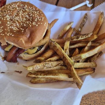 Parrot Mountain & Gardens - Smokehouse burger from the cafe - Parks Near Me - Pigeon Forge, Tennessee Parrot Mountain & Gardens - Smokehouse burger from the cafe - Parks Near Me - Pigeon Forge, Tennessee