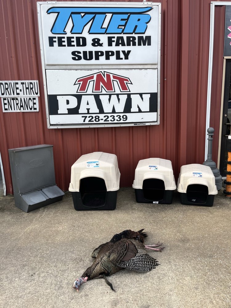 Tylers Feed Store Logo