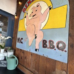 Dixie Pig Bar-B-Q - Decor