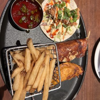 Yard House - Tacos - Bars Near Me - Tampa, Florida