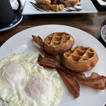 Aeirloom Bakery - 2 Organic Waffles Niman Ranch Bacon and 2 Organic Eggs - New American Near Me - Los Angeles, California