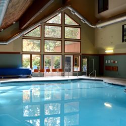 Snowater Resort - Indoor swimming area
