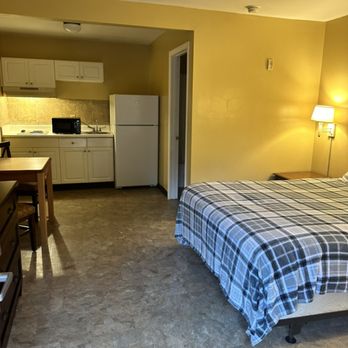 Superior Creek Lodge - Single queen room - Hotels Near Me - Kennesaw, Georgia Superior Creek Lodge - Single queen room - Hotels Near Me - Kennesaw, Georgia