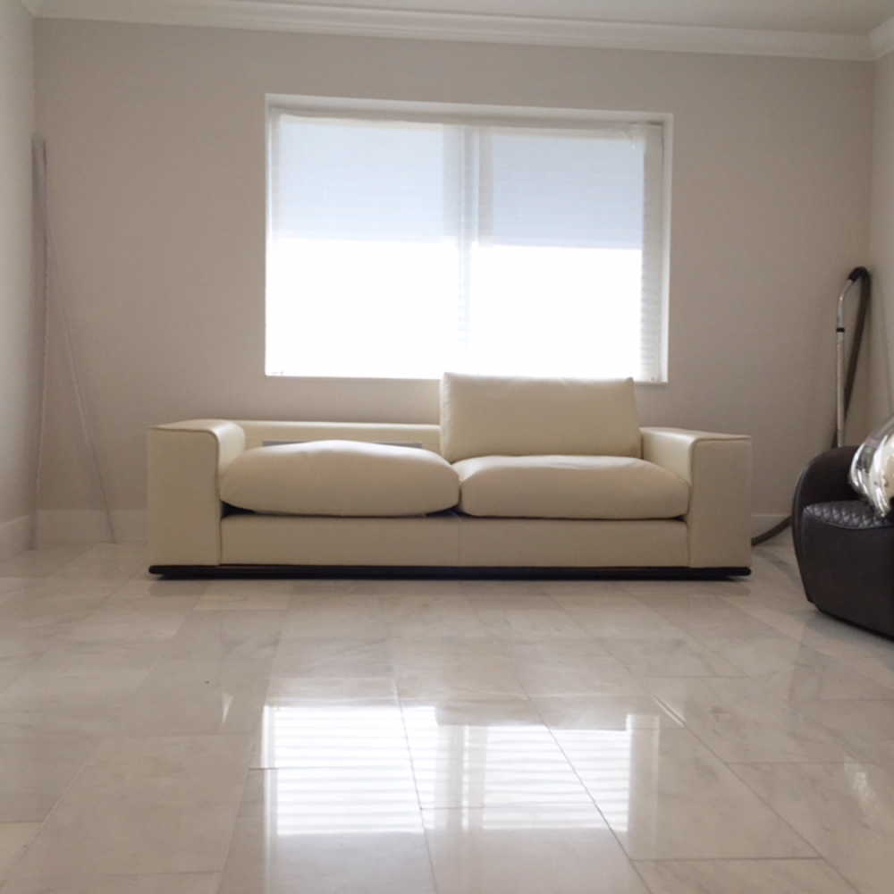 Artefacto - Here's the 2nd couch they sent, missing a cushion. And as u can see the left seat cushion is much bigger than the one on the right. - Furniture Stores Near Me - Aventura, Florida