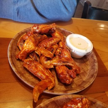 Hooters - Daytona Style Wings - American Near Me - Countryside, Illinois