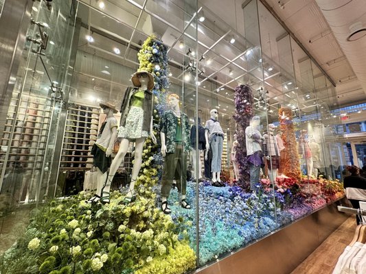UNIQLO Soho Store by null