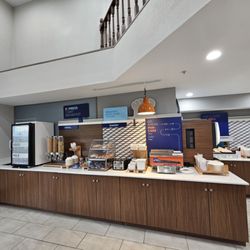 Holiday Inn Express - Breakfast area