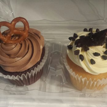 J Cakes - Salted caramel and cannoli cupcakes - Bakeries Near Me - North Branford, Connecticut