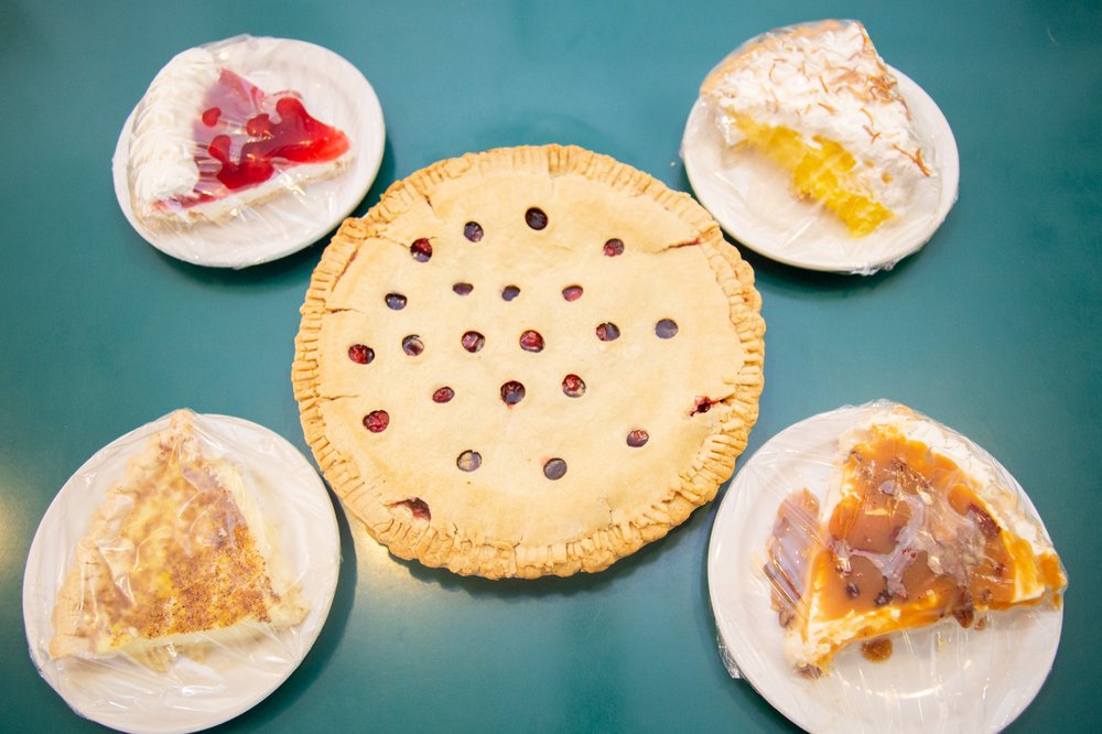 Showtime Lanes Family Fun Center Logo