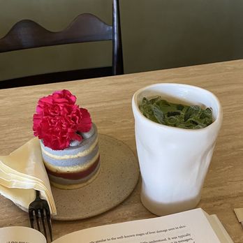 Hinar - matcha latte, black sesame cake - Cafes Near Me - San Diego, California