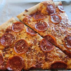 Linda's New York Pizzeria - Pepperoni Pizza