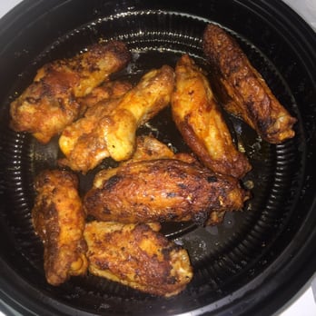 Hungry Howie's Pizza - Medium Hot Wings...pretty darn tasty! - Pizza Near Me - Myrtle Beach, South Carolina Hungry Howie's Pizza - Medium Hot Wings...pretty darn tasty! - Pizza Near Me - Myrtle Beach, South Carolina