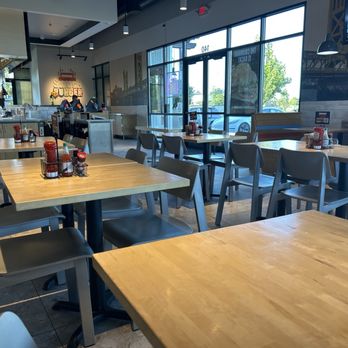 Smashburger - Dining area - Burgers Near Me - Roseville, California