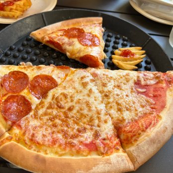 Tapa Bar - Pizza and waffle fries - Wine Bars Near Me - Honolulu, Hawaii Tapa Bar - Pizza and waffle fries - Wine Bars Near Me - Honolulu, Hawaii