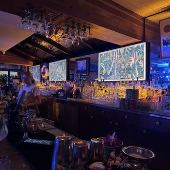 Gin Rummy - Indoor bar area - Cocktail Bars Near Me - Marina del Rey, California