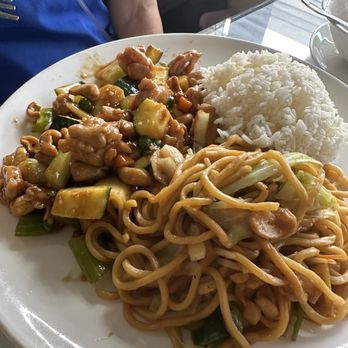 Shangrila Chinese Cuisine - Chicken with Vegetables - Chinese Near Me - Dublin, California Shangrila Chinese Cuisine - Chicken with Vegetables - Chinese Near Me - Dublin, California