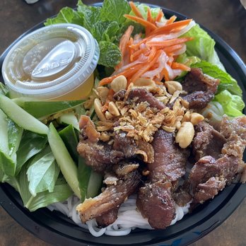 Bella Banh Mi Cafe - BBQ pork vermicelli bowl $13 - Sandwiches Near Me - Honolulu, Hawaii