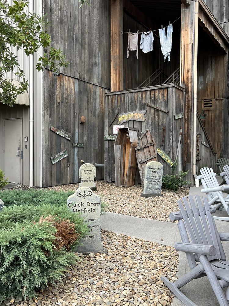 Hatfield & McCoy Dinner Show