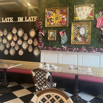 The Snarky Tea House - Gorgeous holiday decor - Tea Rooms Near Me - Doylestown, Pennsylvania The Snarky Tea House - Gorgeous holiday decor - Tea Rooms Near Me - Doylestown, Pennsylvania