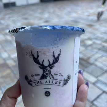 The Alley - Strawberry Mochi smoothie - Bubble Tea Near Me - Honolulu, Hawaii The Alley - Strawberry Mochi smoothie - Bubble Tea Near Me - Honolulu, Hawaii
