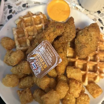 Ellen's Stardust Diner - Lenox Ave Chicken & Waffles - Diners Near Me - New York, New York Ellen's Stardust Diner - Lenox Ave Chicken & Waffles - Diners Near Me - New York, New York