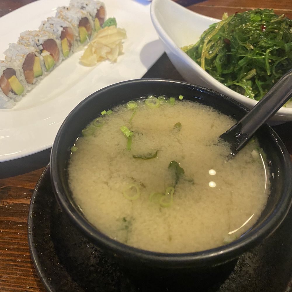 Passion Fin - Freshly made sushi.  Great service and ambiance. Close to hotel and other shops.  Locals seem to come here frequently. - Sushi Bars Near Me - Gainesville, Virginia