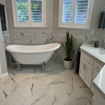 Raymond Ruys - a bathtub in a bathroom - General Contractors Near Me - Rohnert Park, California Raymond Ruys - a bathtub in a bathroom - General Contractors Near Me - Rohnert Park, California