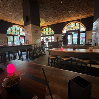 Burgerlich - Inside.  All large tables. - Burgers Near Me - Hamburg, HH