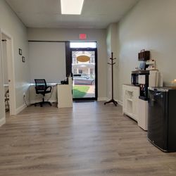 Yolanda's Massage and Acupuncture - Waiting room where tea and water is available.