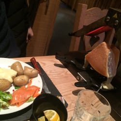 Le Ch'ti Charivari - Une bonne raclette a l'ancienne le chéri se régale.