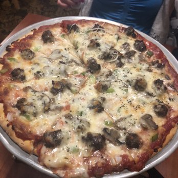 Cannova's Pizzeria - Thin crust with sausage, mushroom, green pepper, onion, "house" sauce and mozzarella. - Pizza Near Me - Galena, Illinois Cannova's Pizzeria - Thin crust with sausage, mushroom, green pepper, onion, "house" sauce and mozzarella. - Pizza Near Me - Galena, Illinois