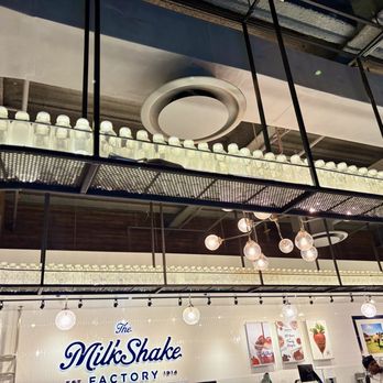 MilkShake Factory Downtown - Decor - Desserts Near Me - Pittsburgh, Pennsylvania