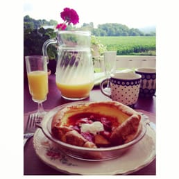 Breakfast on the Terrace at the Mad River Inn Breakfast on the Terrace at the Mad River Inn