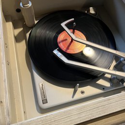 New repaired turntable. Works like a dream. New repaired turntable. Works like a dream.
