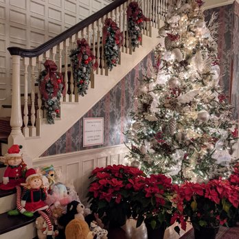 The Brewster Inn - Seasonal decorations - really lovely - Hotels Near Me - Cazenovia, New York The Brewster Inn - Seasonal decorations - really lovely - Hotels Near Me - Cazenovia, New York