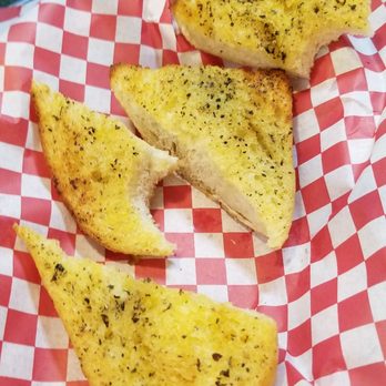 Luigi's Pizza And Pasta - Garlic bread - Pizza Near Me - Red Bluff, California