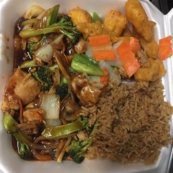 Eggroll Inn - Garlic chicken combo platter with sweet and sour chicken!! - Chinese Near Me - Mesquite, Texas Eggroll Inn - Garlic chicken combo platter with sweet and sour chicken!! - Chinese Near Me - Mesquite, Texas