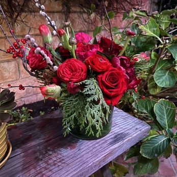 The Vine Floral Studio - Christmas arrangement for a dinner party - Florists Near Me - Tustin, California The Vine Floral Studio - Christmas arrangement for a dinner party - Florists Near Me - Tustin, California
