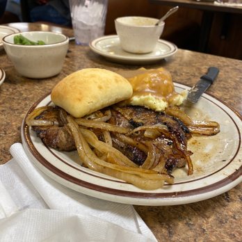 Schatz Crossroads - Liver and onions with a side of mash potatoes with brown gravy - American Near Me - Minot, North Dakota Schatz Crossroads - Liver and onions with a side of mash potatoes with brown gravy - American Near Me - Minot, North Dakota