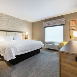 Hampton Inn & Suites Charlottetown - Guest room