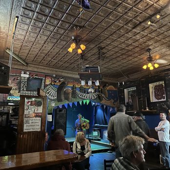 Phyllis' Musical Inn - Live music - Dive Bars Near Me - Chicago, Illinois