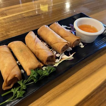 Boun Thai Kitchen - Veggie Egg Roll - Salad Near Me - Paradise, Nevada