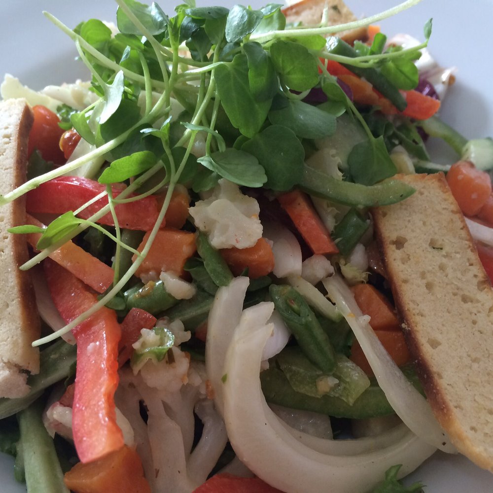 Ivanhoe Inn - Vegetarian Salad - Pubs Near Me - Belfast, BFS