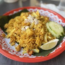 Maple Pine Breakfast & Thai Kitchen - Pineapple Fried Rice