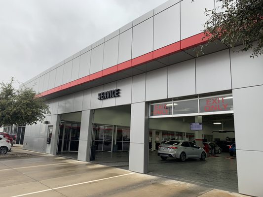 FREEMAN TOYOTA - 52 Photos & 190 Reviews - 204 NE Loop 820, Hurst ...