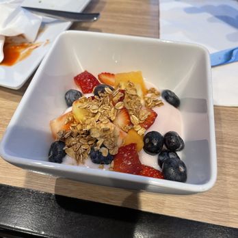 Hyatt Place Raleigh / Cary - Breakfast yogurt with fruit - Hotels Near Me - Raleigh, North Carolina Hyatt Place Raleigh / Cary - Breakfast yogurt with fruit - Hotels Near Me - Raleigh, North Carolina