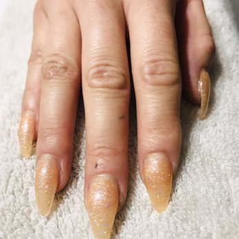 Glossi Nail Bar - Right hand. - Nail Salons Near Me - Colma, California Glossi Nail Bar - Right hand. - Nail Salons Near Me - Colma, California