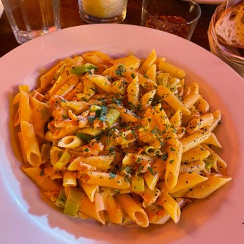 La Vita E Bella - Farfalle Salmone - Italian Near Me - Seattle, Washington