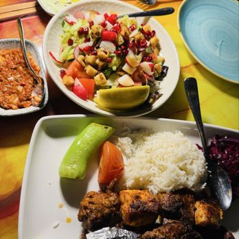 Fora restaurant - Fattoush salad and mixed grill - Turkish Near Me - London, XGL